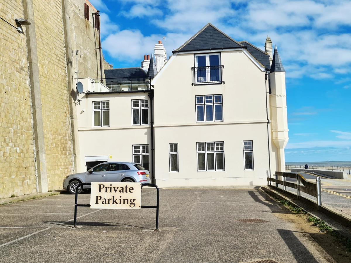 Shore Thing Beachfront Apartment Ramsgate - Sleeps 4 ภายนอก รูปภาพ