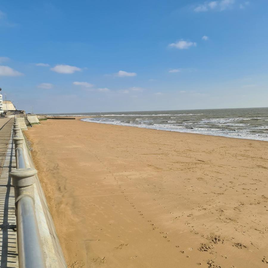 Shore Thing Beachfront Apartment Ramsgate - Sleeps 4 ภายนอก รูปภาพ