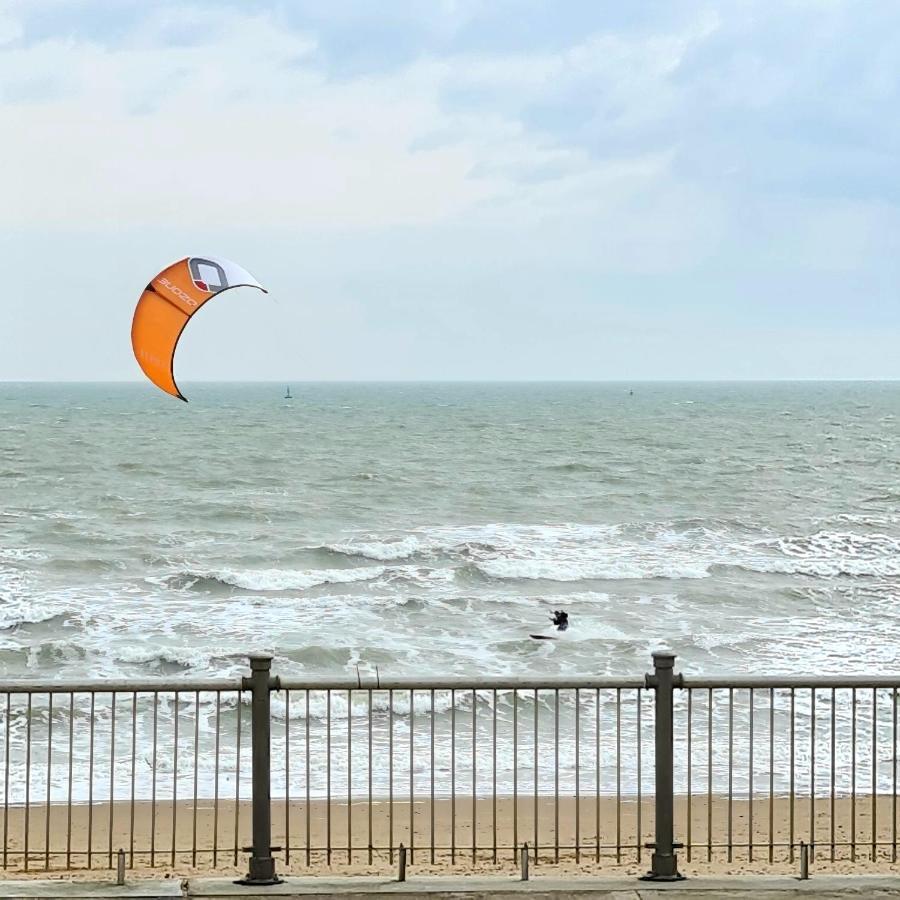 Shore Thing Beachfront Apartment Ramsgate - Sleeps 4 ภายนอก รูปภาพ