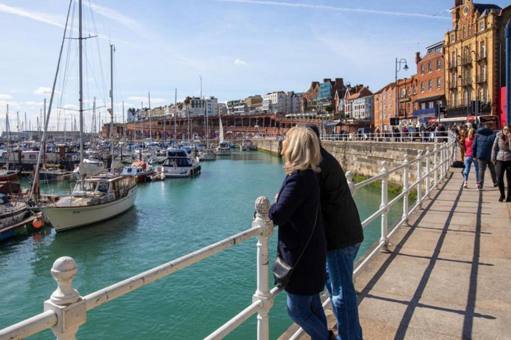 Shore Thing Beachfront Apartment Ramsgate - Sleeps 4 ภายนอก รูปภาพ